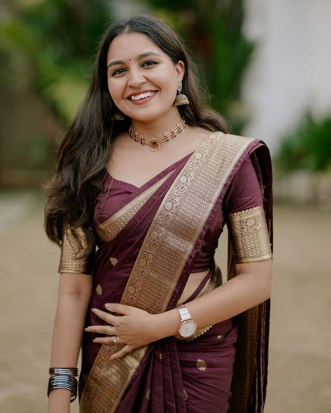 Woven Kanjivaram Pure Silk, Art Silk Saree - Image 4